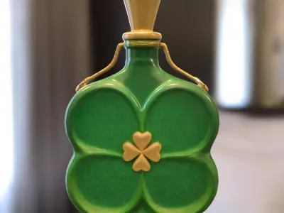 Golden Shamrock Elixir Bottle Low-poly 3D model