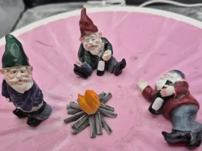drunk gnomes around a campfire 3D print model