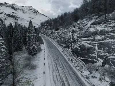 Scenic Winter Countryside Roads Low-poly 3D model