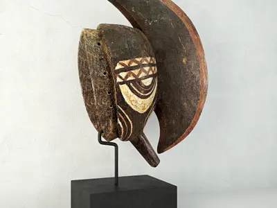 Bobo Mohawk Mask Headcrest on Stand 3D model