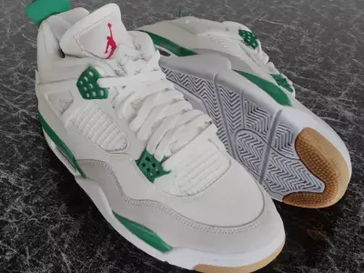 NIKE JORDAN 4 RETRO SB 3D SHOES - GREEN Low-poly 3D model