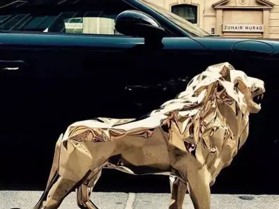 Gold Lion Sculpture 3D Geometric Animal Art Modern Design Low-poly 3D model