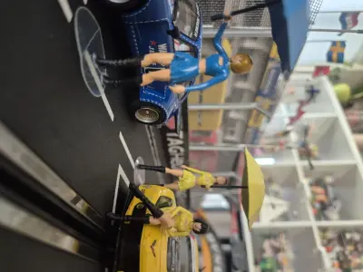 20 Grid girls umbrella girls for race track scale 1 32 3D print model