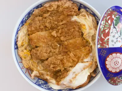 Katsudon and Donburi bowl with lid - Pork Cutlet Rice Bowl Low-poly 3D model