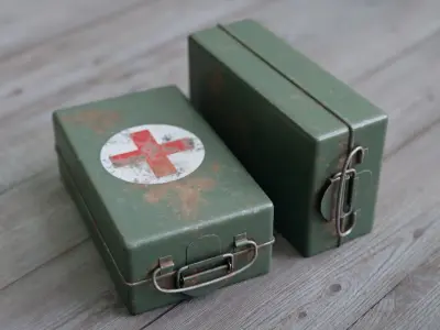 Old med kit Low-poly 3D model