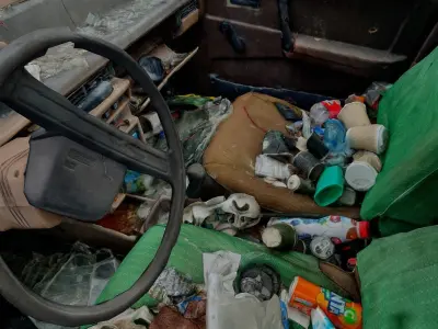 3D model VAZ Lada Sputnik 1300 Destroyed Car - Ukraine 3D model