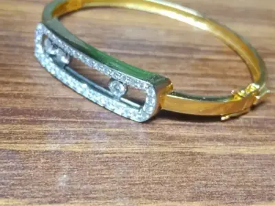 Luxury Gold Bracelet with Moving Bezel Diamonds  3D print model