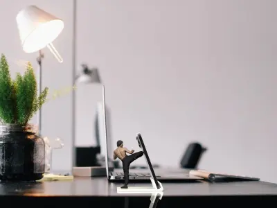 SMARTPHONE STAND BRUCE LEE 3D print model