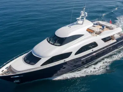 Elegant Sport Flybridge Yacht 3D Model 3D model