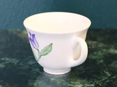 Cup with flower pattern Free low-poly 3D model