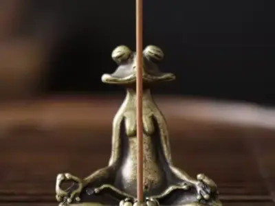 Decorative sculpture design home minimalist meditating frog 3D print model