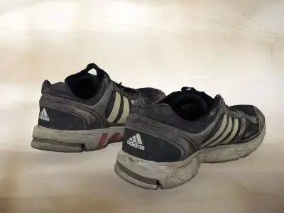 A pair of used sport shoe 019 Low-poly 3D model