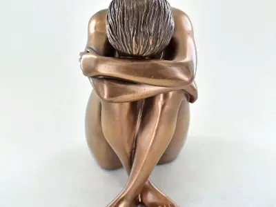 Arpdale Peace Cold Cast Female Figurine Low-poly 3D model