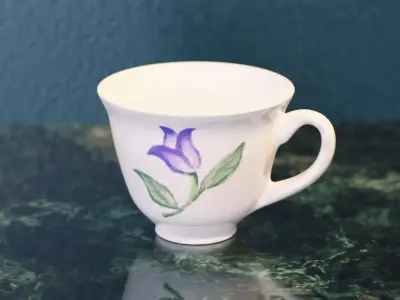 Cup with flower pattern Free low-poly 3D model