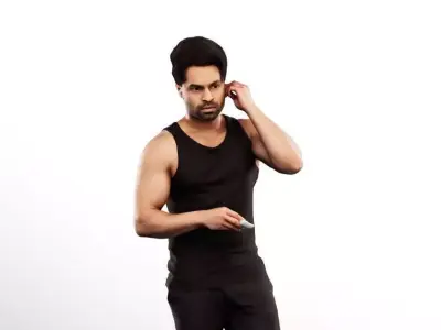 Panju 13054 - Standing Athletik Mediterranean Man Low-poly 3D model