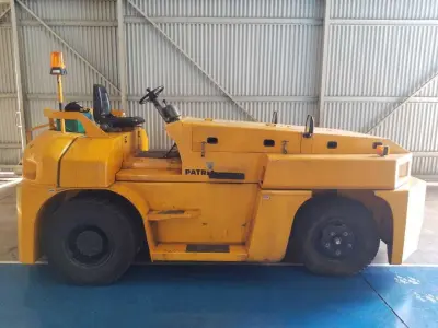 Indonesia Sukhoi airplane tow truck 72 scale 3D print model