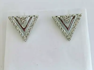 Earring pair of earrings with diamonds in shape of triangles Free 3D model