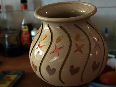 Pot vase with hearts Free 3D model