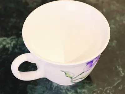 Cup with flower pattern Free low-poly 3D model