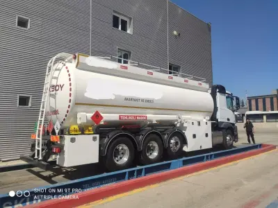 Aluminum Fuel Tanker 28000 Liters MERCEDES 3232 TRUCK MOUNTED 3D model