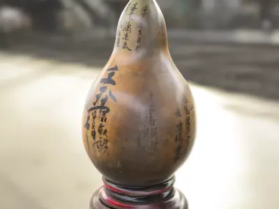 Antique Chinese Gourd Vessel with Stand Low-poly 3D model
