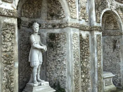 Statues in Niches Italy Low-poly 3D model