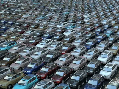 Generic SUV v23 Low-poly 3D model