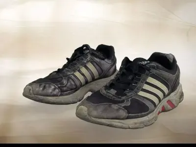 A pair of used sport shoe 019 Low-poly 3D model
