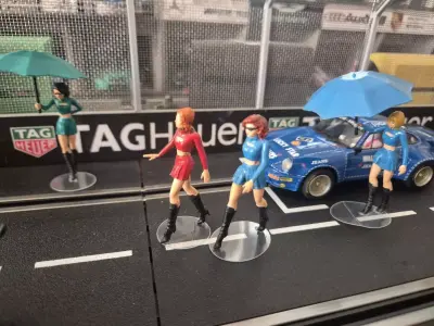 20 Grid girls umbrella girls for race track scale 1 32 3D print model