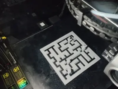 Multiplayer Dungeon Maze with EASTER sliding pawns 3D print model