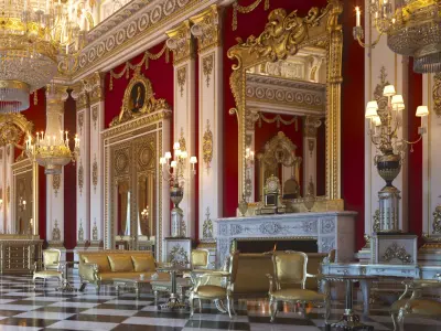  Buckingham Palace Red Mood 