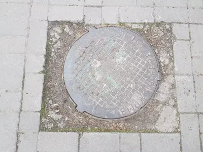 3DF Zephyr - Double Sewer Hatch 2 Low-poly 3D model