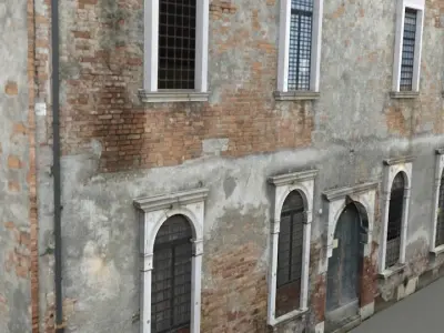 Low Poly Apartment Building Venice 001 3D Model Low-poly 3D model