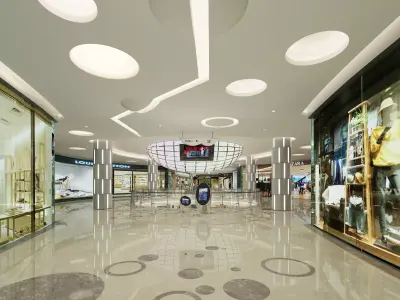  Shopping Mall interior Low-poly 3D model