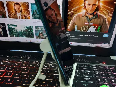 Loki Portable Foldable Flexible Mobile Holder 3D print model