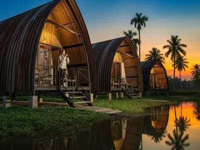 Rust Metal Arched Cabin on Stilts - Tropical Curved Steel Hut Low-poly 3D model