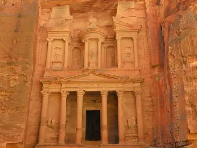  Petra Ultra HD 16K 