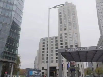 Street Light 11 version 6 5m with pole 2 Low-poly 3D model