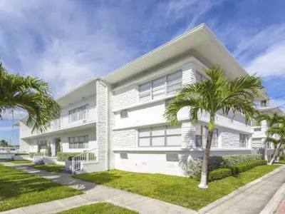 Multi Family House in Miami Beach - Florida 3D model