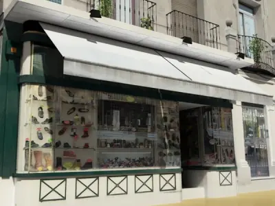 Photorealistic Low Poly Building Low-poly 3D model