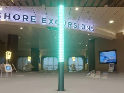 Low-Poly Moss Green Light Column 14 - Street Light Set-9 Low-poly 3D model