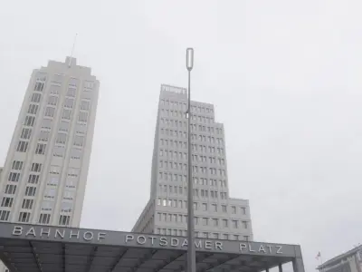 Street Light 11 version 12 6m with pole 4 Low-poly 3D model