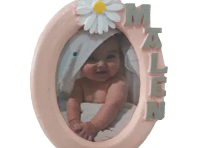 Photo frame MALEN oval 30x40 with daisy 3D print model