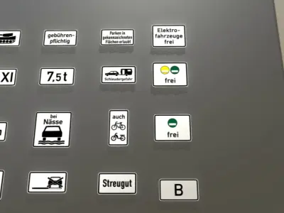 Additional traffic signs -Package Low-poly 3D model