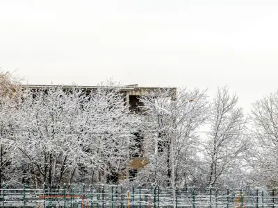 Panorama of the park with a lake and snow-covered trees - 40k 3D model
