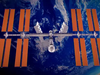 Alternative Space Station Low-poly 3D model