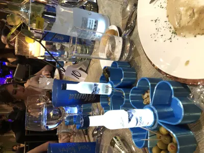 FOUR - LEAF CLOVER SNACK TRAY MINI BOTTLE LED HOLDER 3D print model