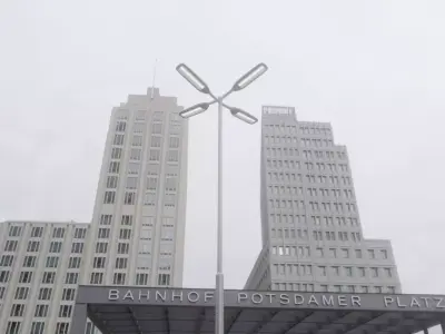 Street Light 11 version 9 5m with pole 2 Low-poly 3D model