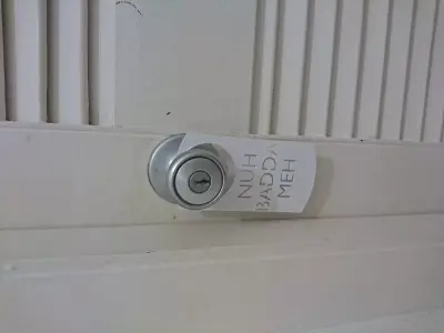 Do Not Disturb signs in Jamaican patois Free 3D print model