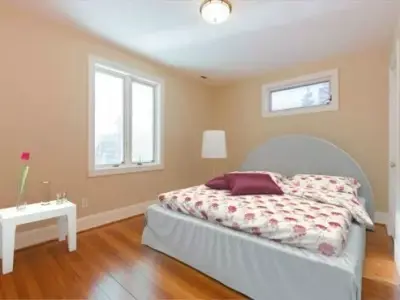 bedroom with hardwood floors and bed Free 3D model